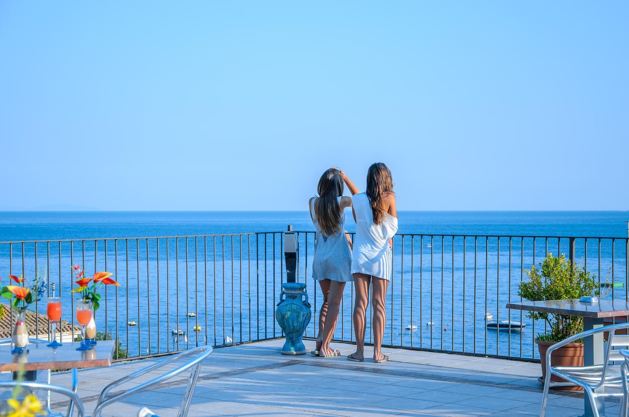 Riviera 3*